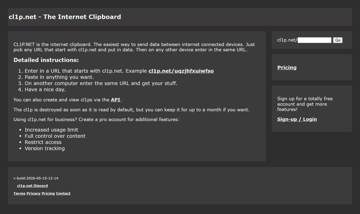Tela inicial do Cl1p.net, com a chamada "cl1p.net - The Internet Clipboard"